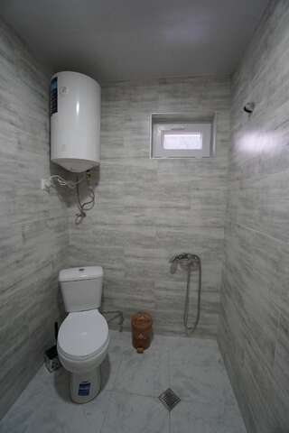 Отель Mestia Hotel Residence Местиа Двухместный номер с 1 кроватью или 2 отдельными кроватями и балконом-4